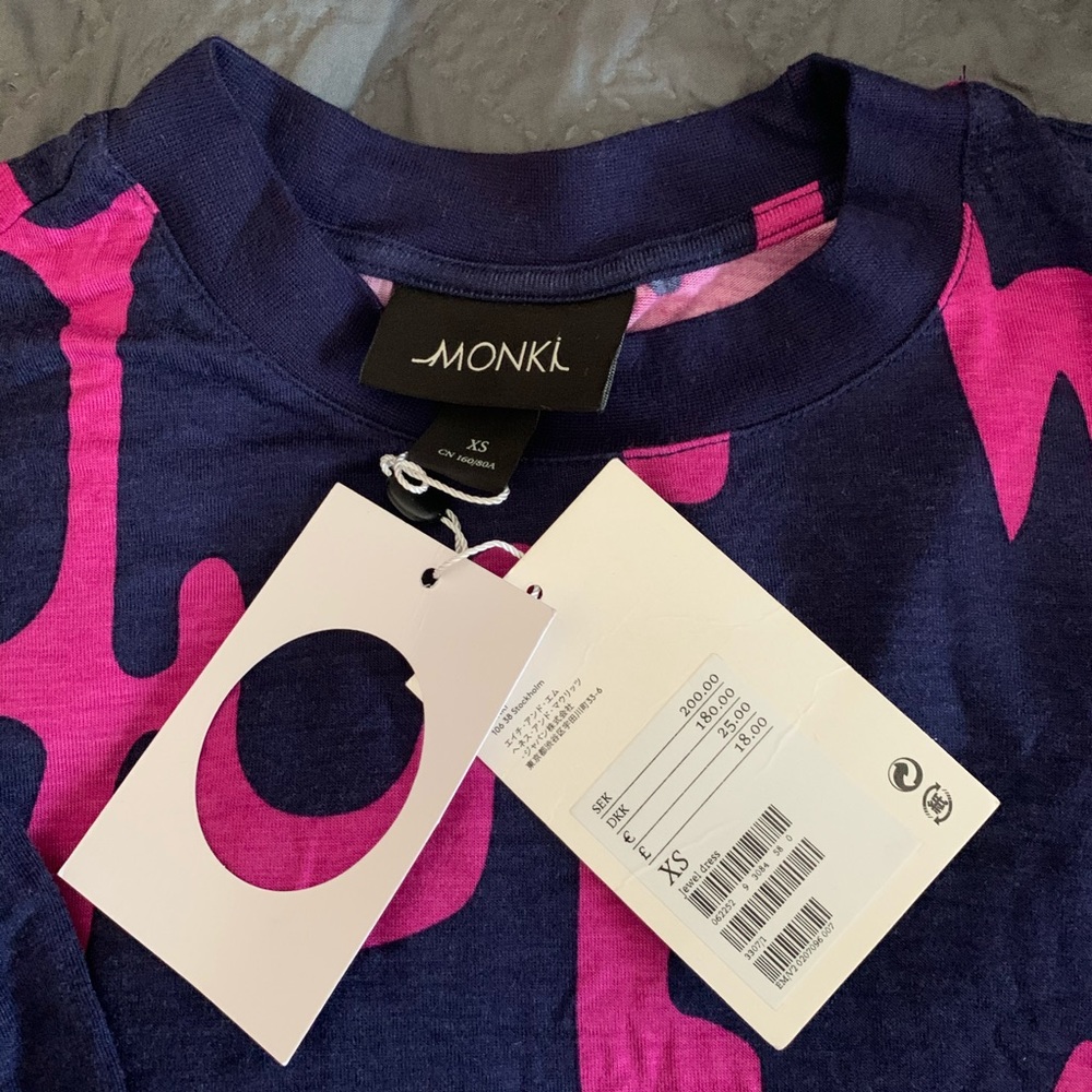 Xs Form Fitting Monki Dress
